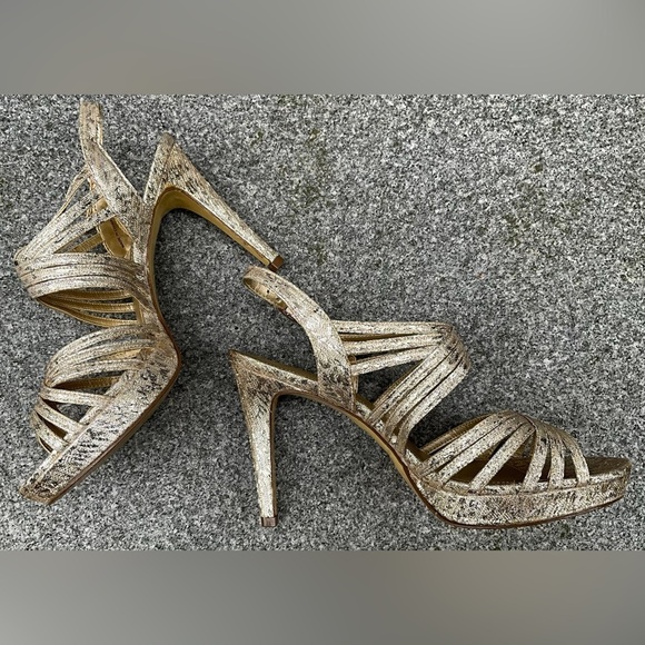 Papell Studios Glittery Gold High Heels Shoes - Leather Sole- Womens Size 6 1/2 - Picture 4 of 11